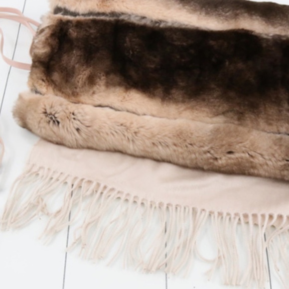 Fendi EUC rabbit fur cashmere oversized shawl stole w/ dustbag - Picture 6 of 6